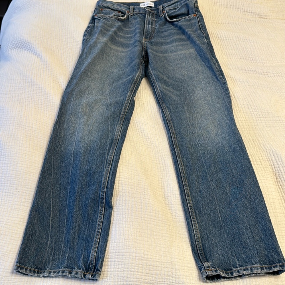 Zara straight leg, high waisted jeans. Size 8